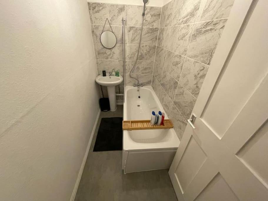 Spacious 2 Bedroom On Tower Bridge 伦敦 外观 照片
